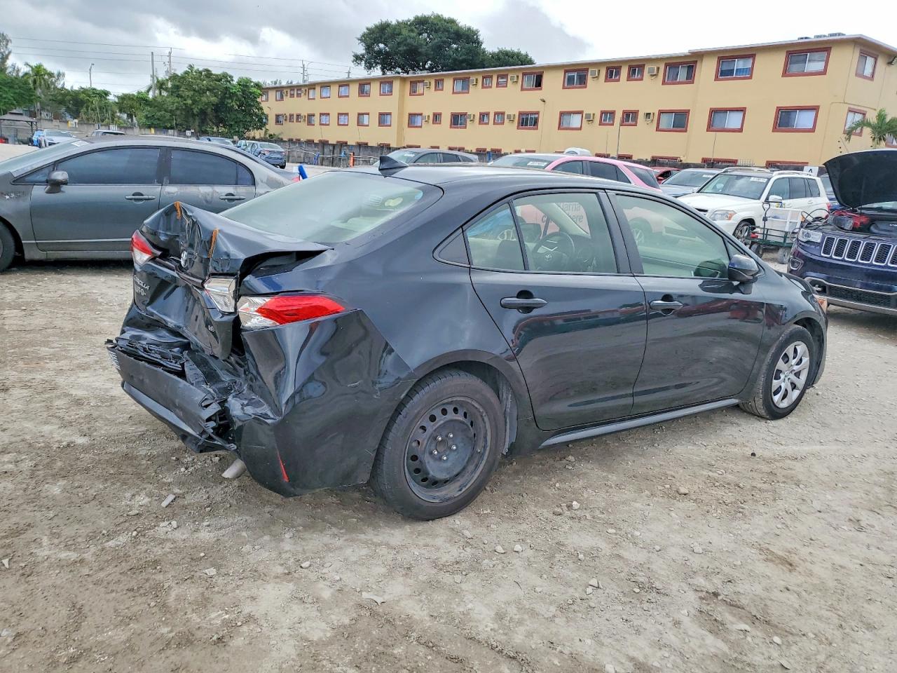 2021 TOYOTA COROLLA LE photo 3