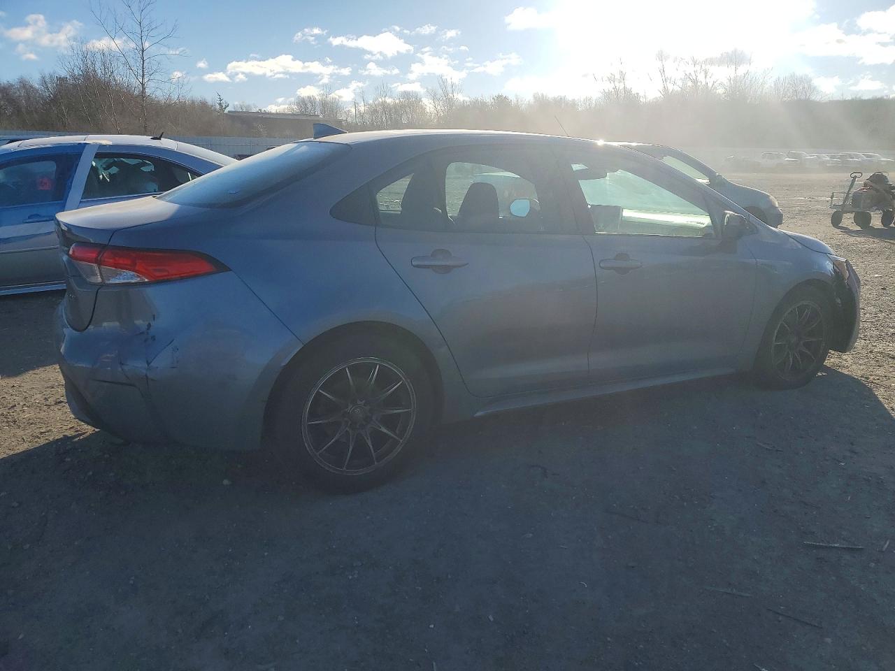 2021 TOYOTA COROLLA LE photo 3