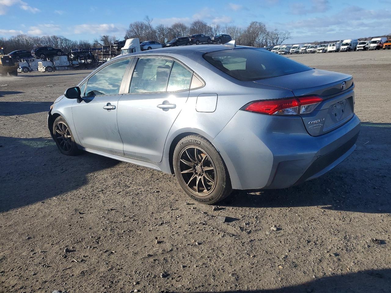 2021 TOYOTA COROLLA LE photo 2