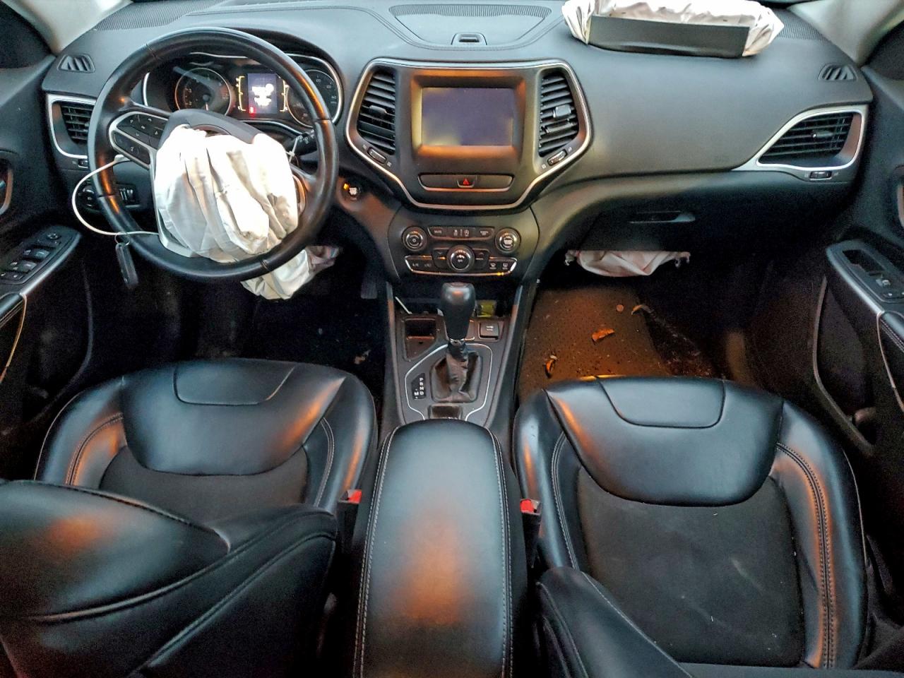 2019 JEEP CHEROKEE LATITUDE PLUS photo 8