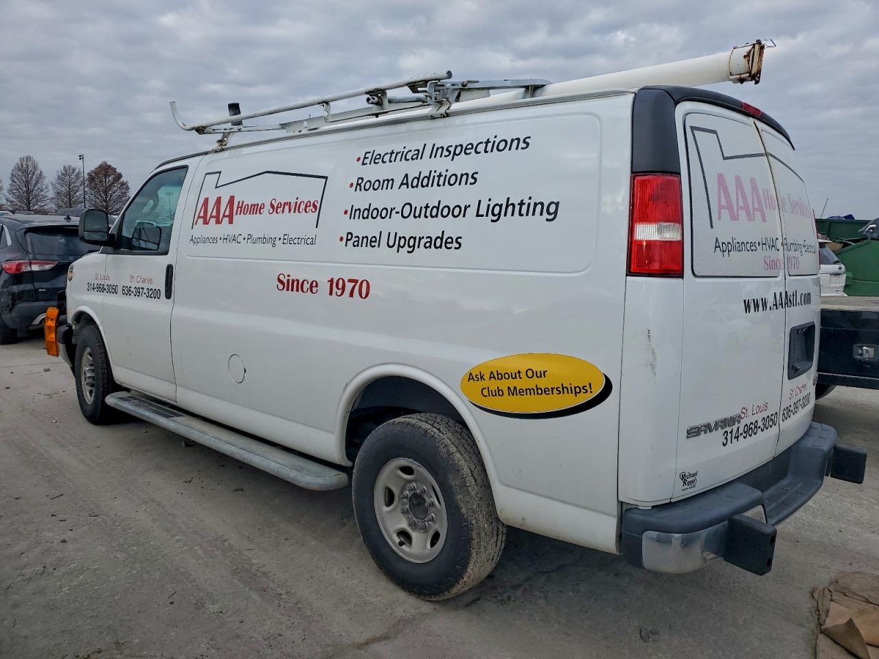 2019 GMC SAVANA G2500 photo 2