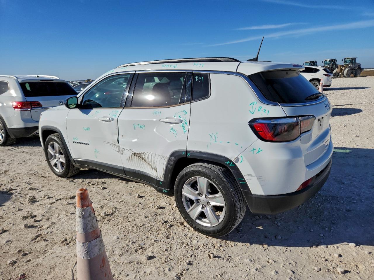 2022 JEEP COMPASS LATITUDE photo 2