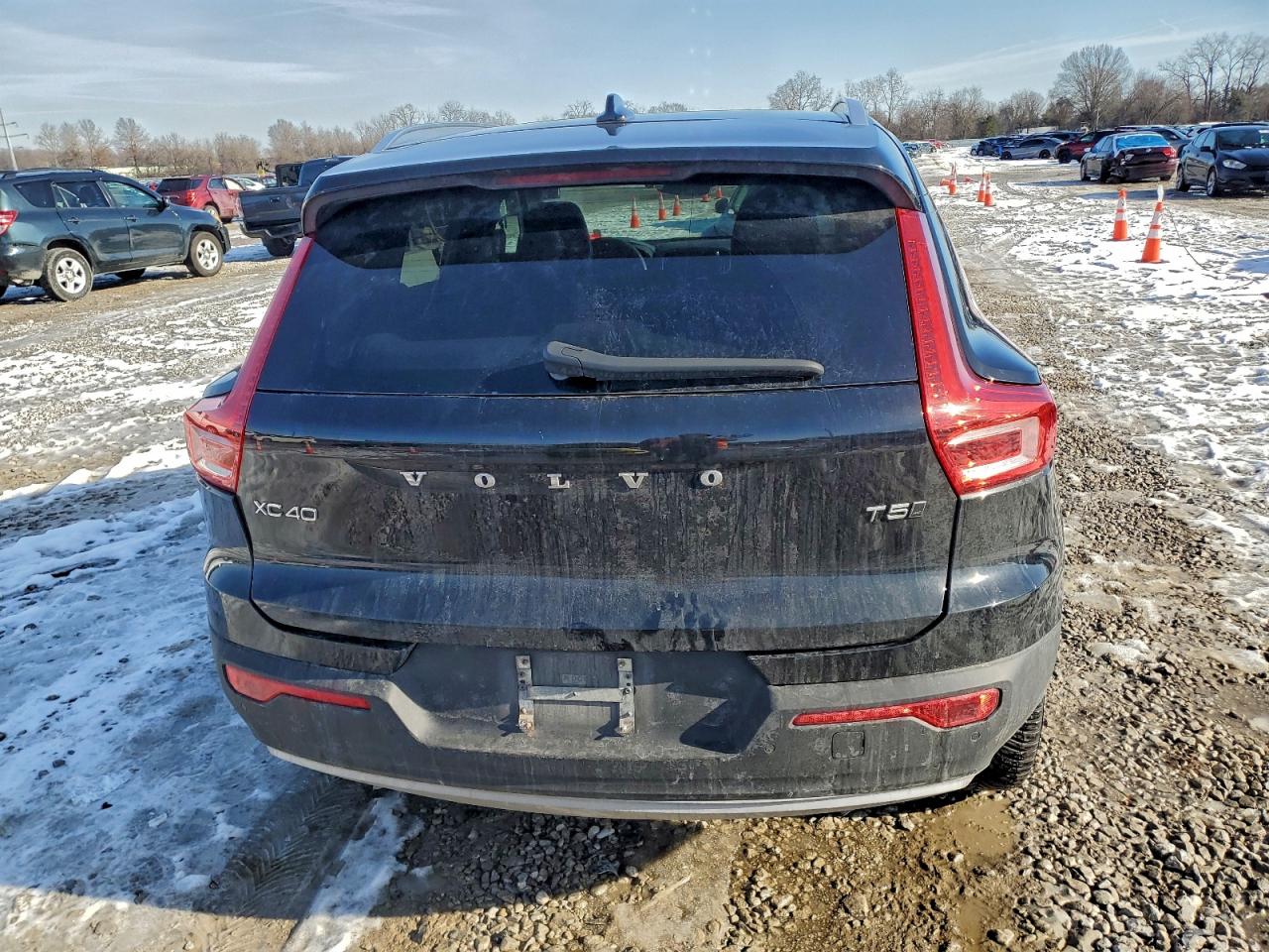2019 VOLVO XC40 T5 MOMENTUM photo 6