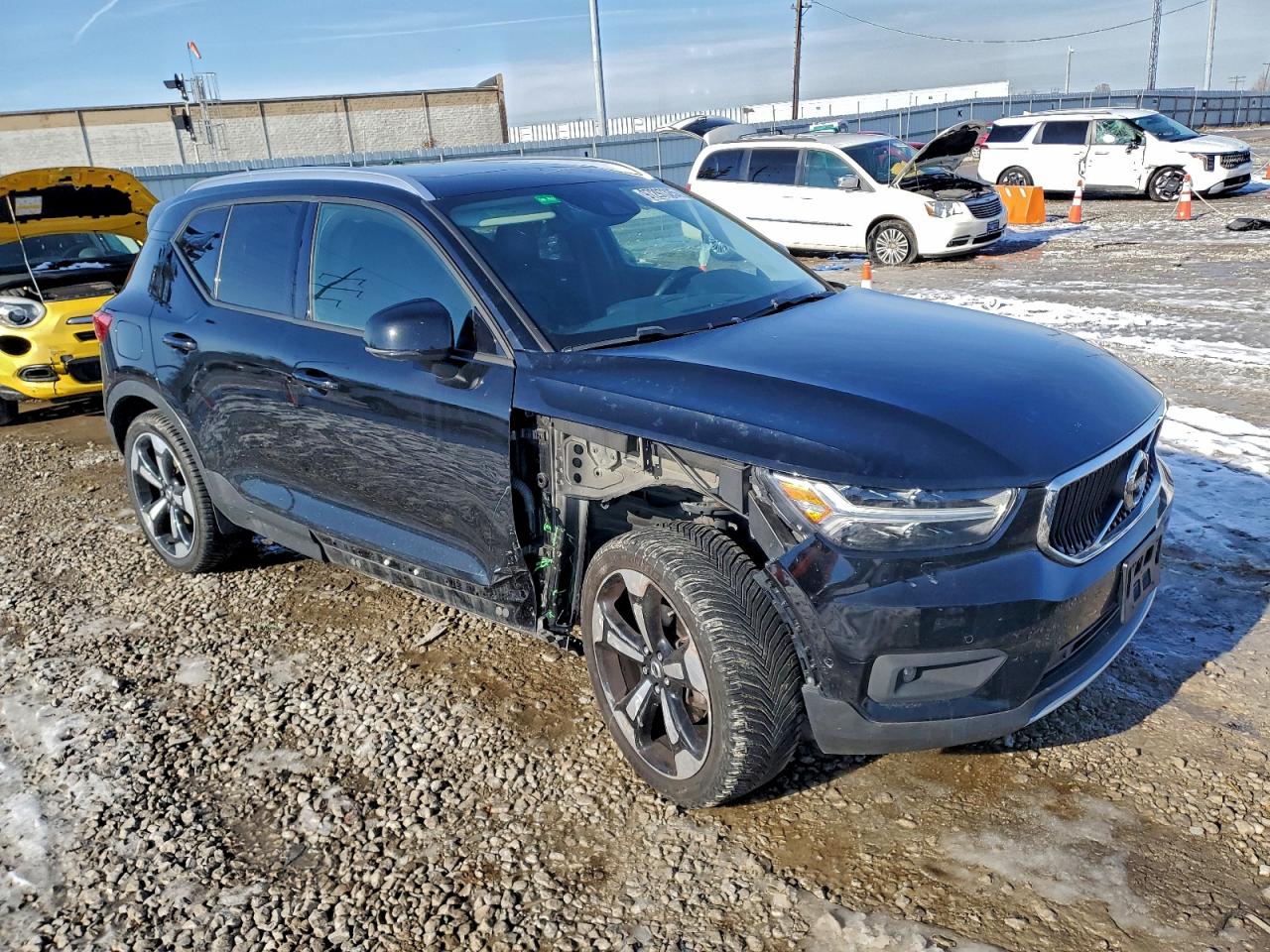 2019 VOLVO XC40 T5 MOMENTUM photo 4