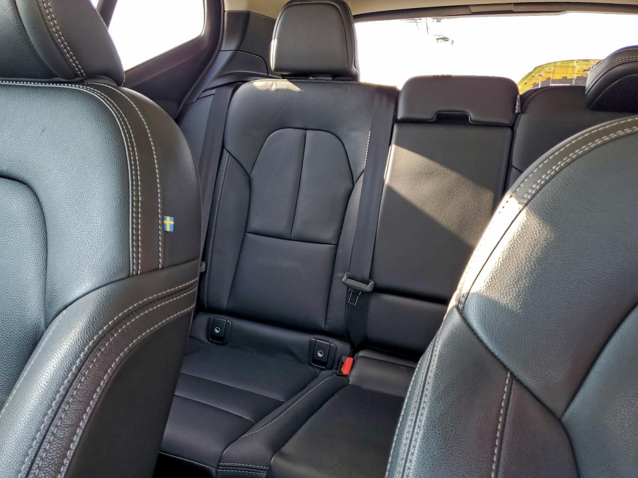 2019 VOLVO XC40 T5 MOMENTUM photo 10