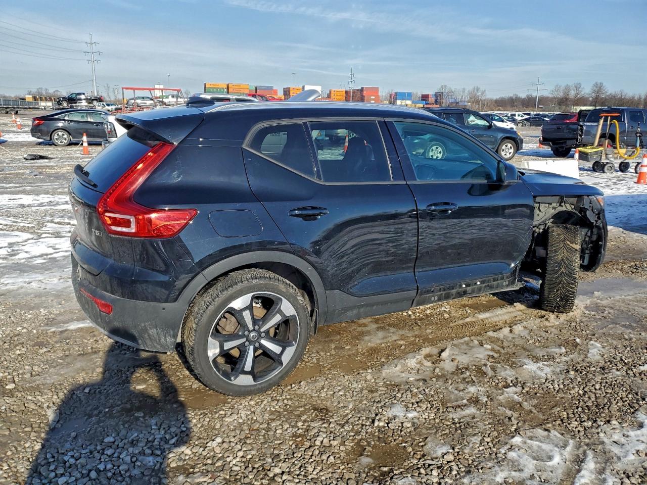 2019 VOLVO XC40 T5 MOMENTUM photo 3