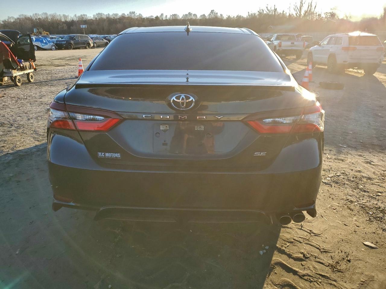 2021 TOYOTA CAMRY SE photo 11