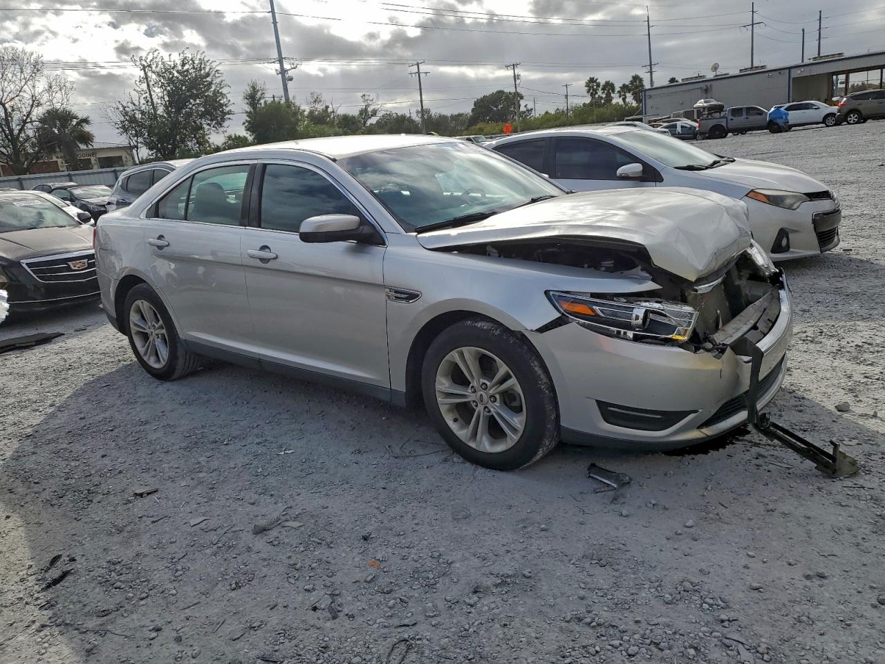2018 FORD TAURUS SEL photo 4