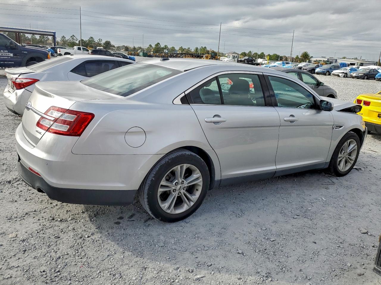 2018 FORD TAURUS SEL photo 3