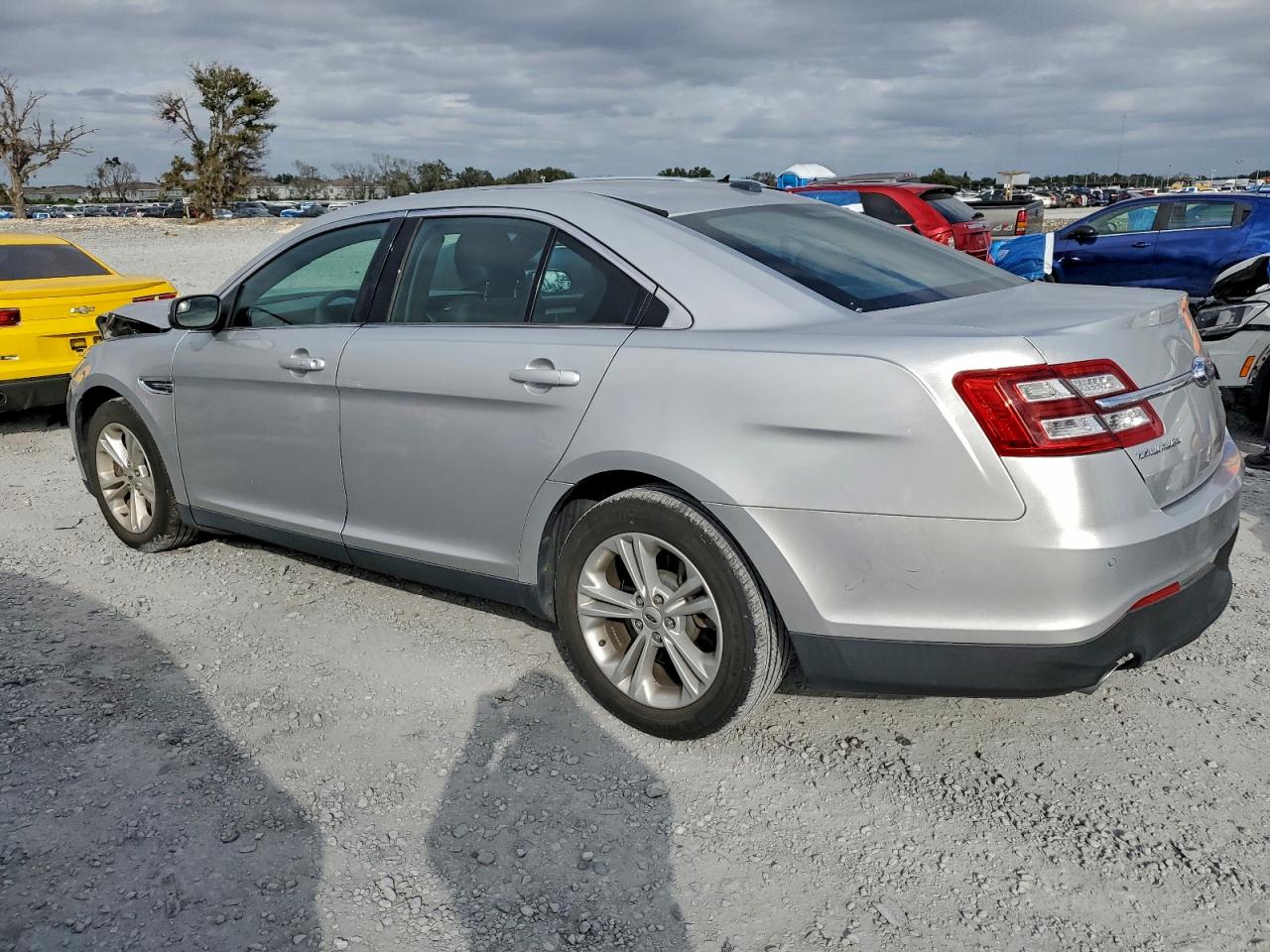 2018 FORD TAURUS SEL photo 2