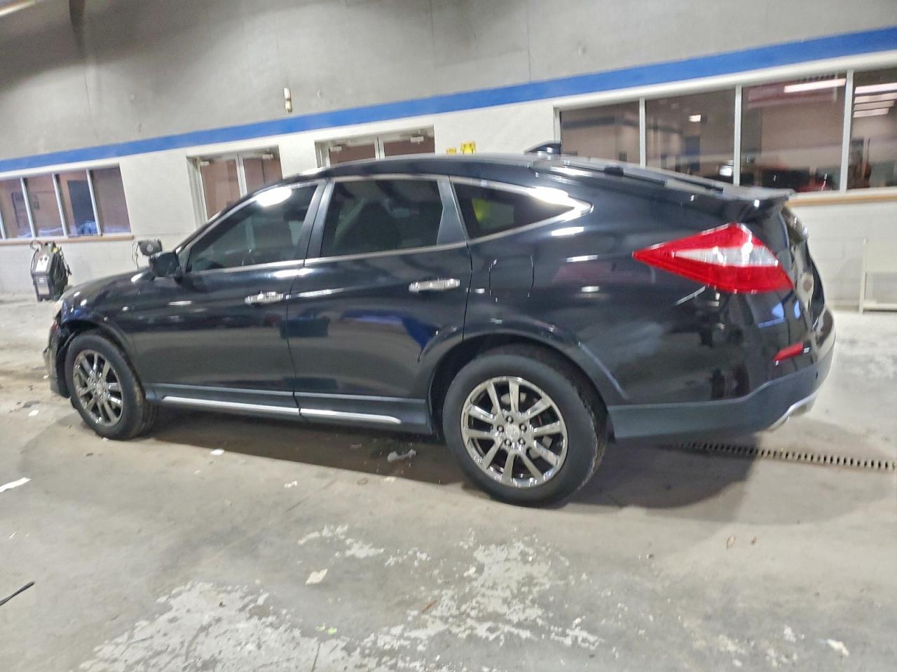 2015 HONDA CROSSTOUR EXL photo 2