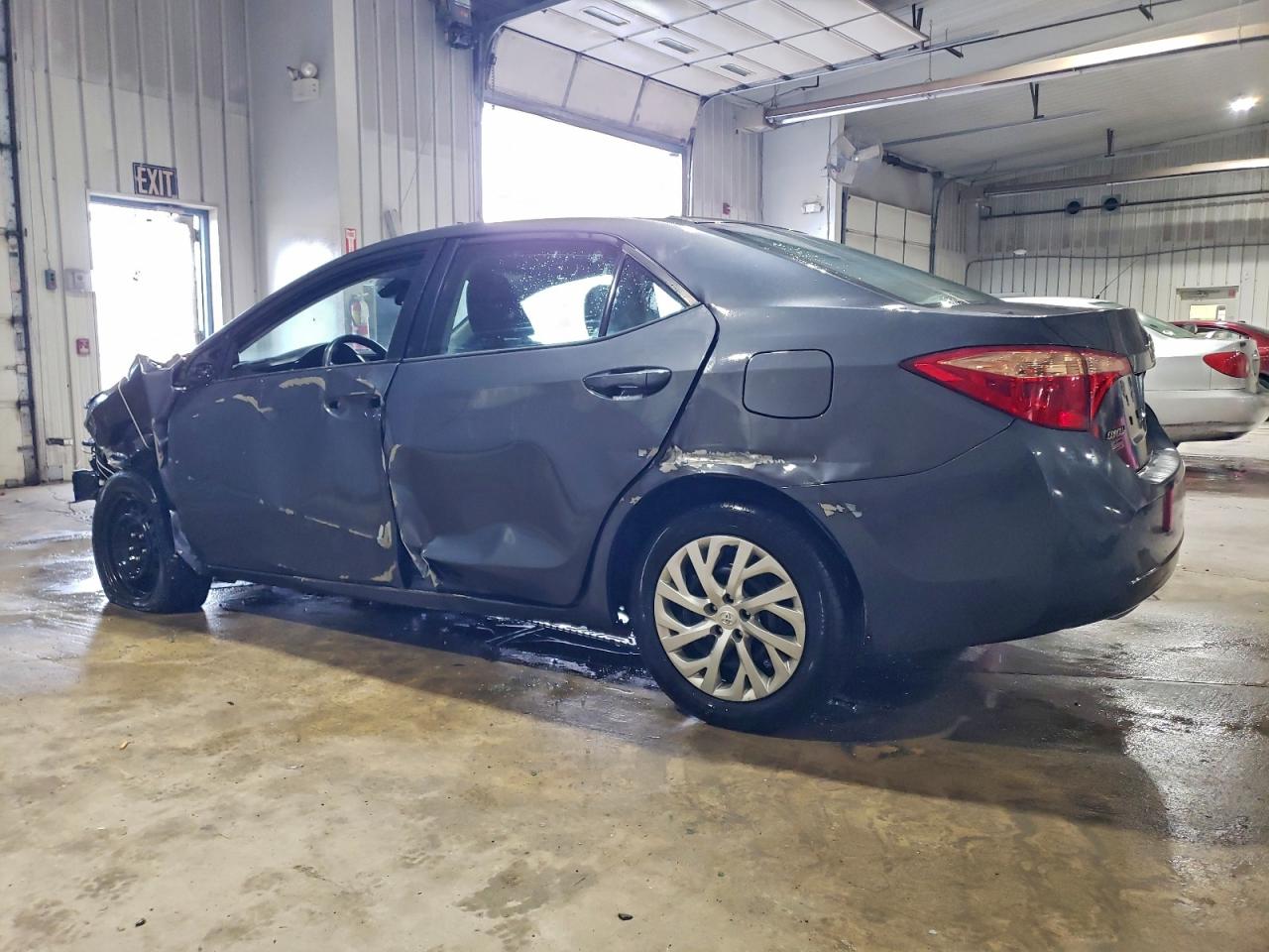 2018 TOYOTA COROLLA LE photo 2