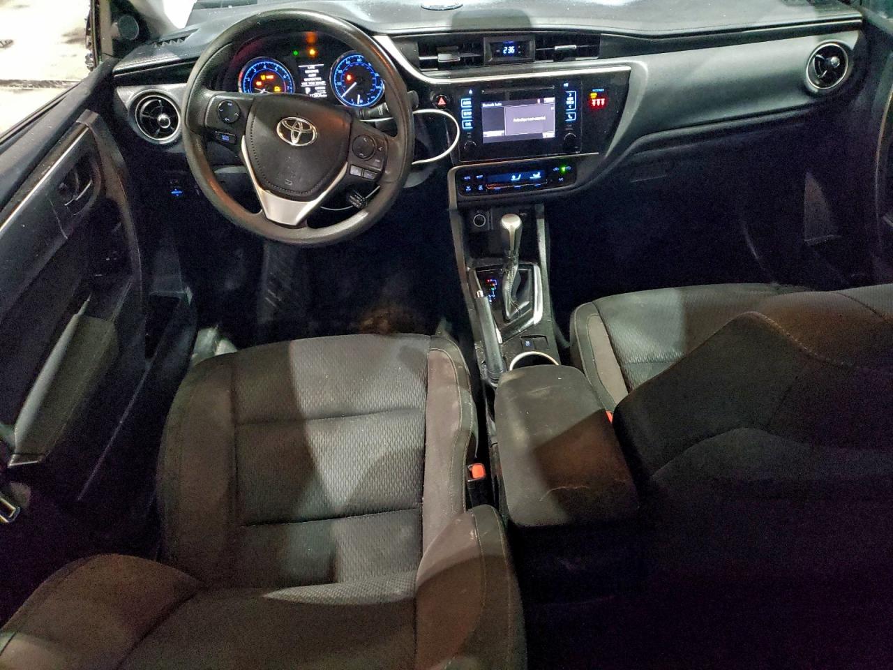2018 TOYOTA COROLLA LE photo 8