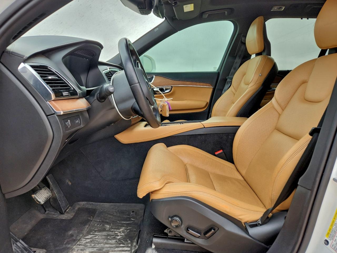 2017 VOLVO XC90 T6 photo 25