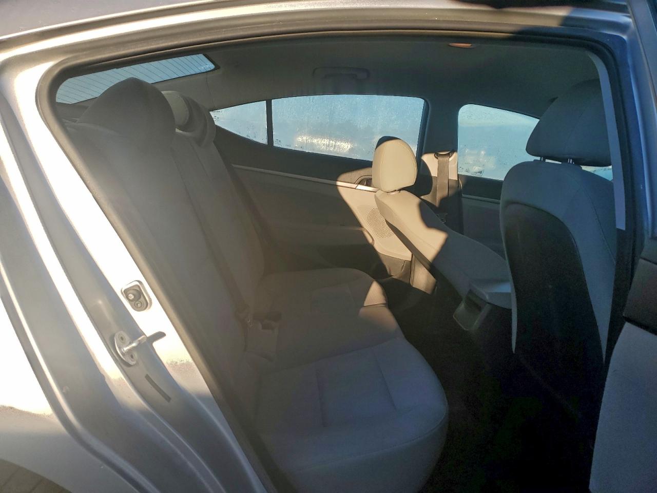 2017 HYUNDAI ELANTRA SE photo 10