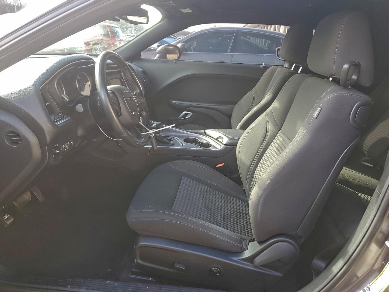 2016 DODGE CHALLENGER SXT photo 7