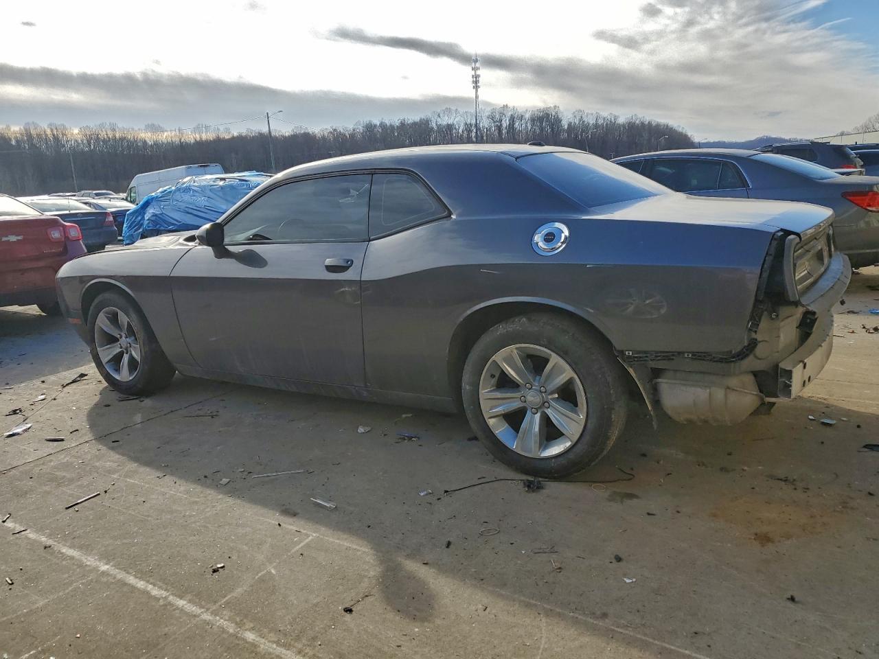 2016 DODGE CHALLENGER SXT photo 2