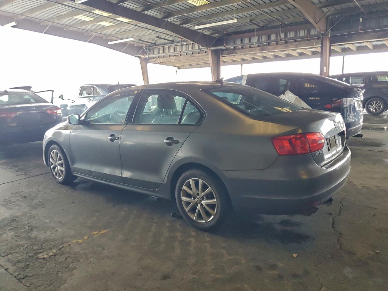 2012 VOLKSWAGEN JETTA SE photo 2