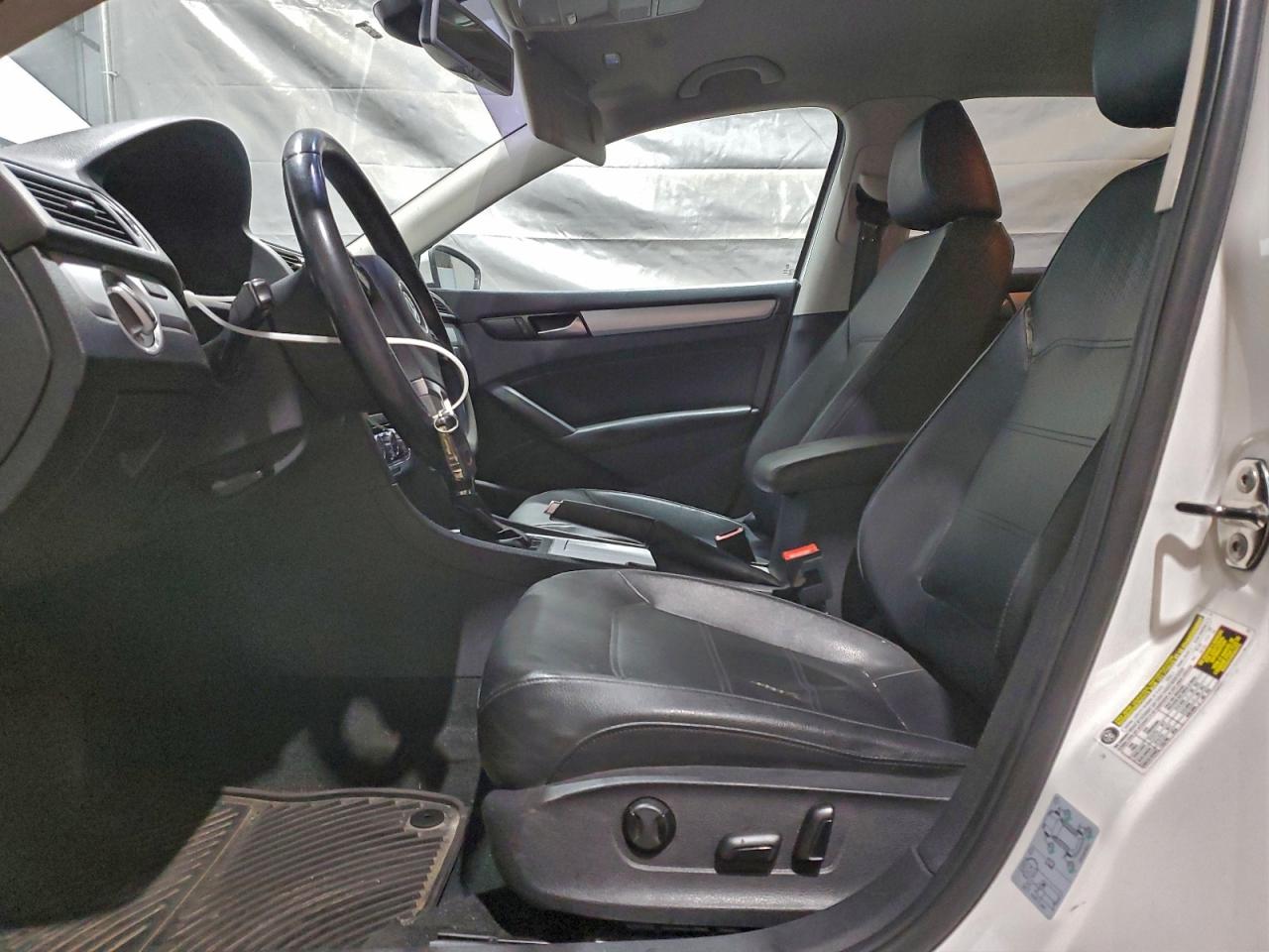 2012 VOLKSWAGEN PASSAT SE photo 7