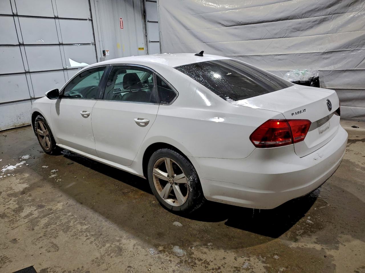 2012 VOLKSWAGEN PASSAT SE photo 2