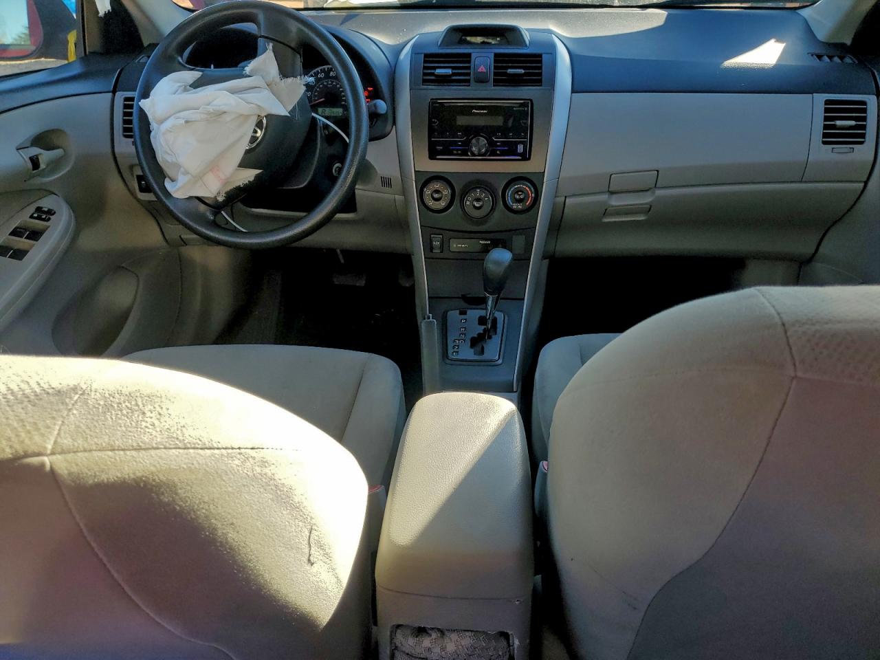 2013 TOYOTA COROLLA BASE photo 8