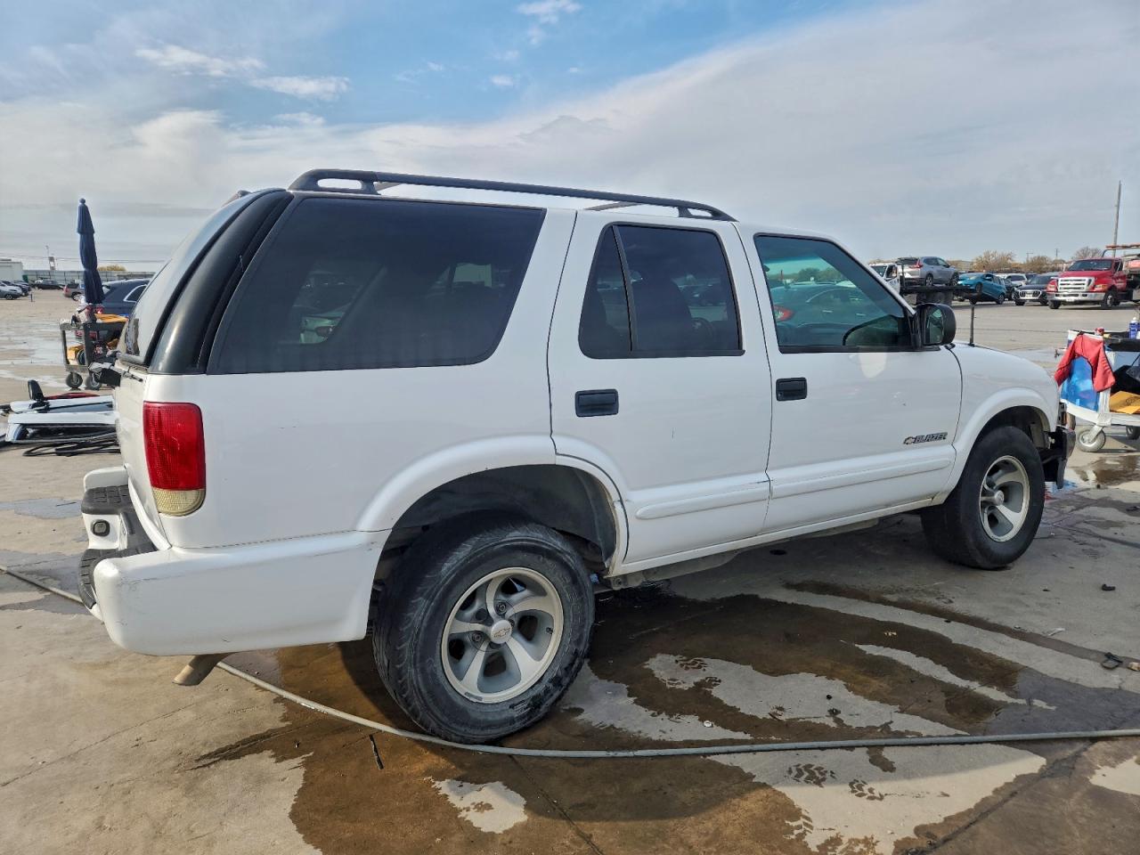 2004 CHEVROLET BLAZER photo 3