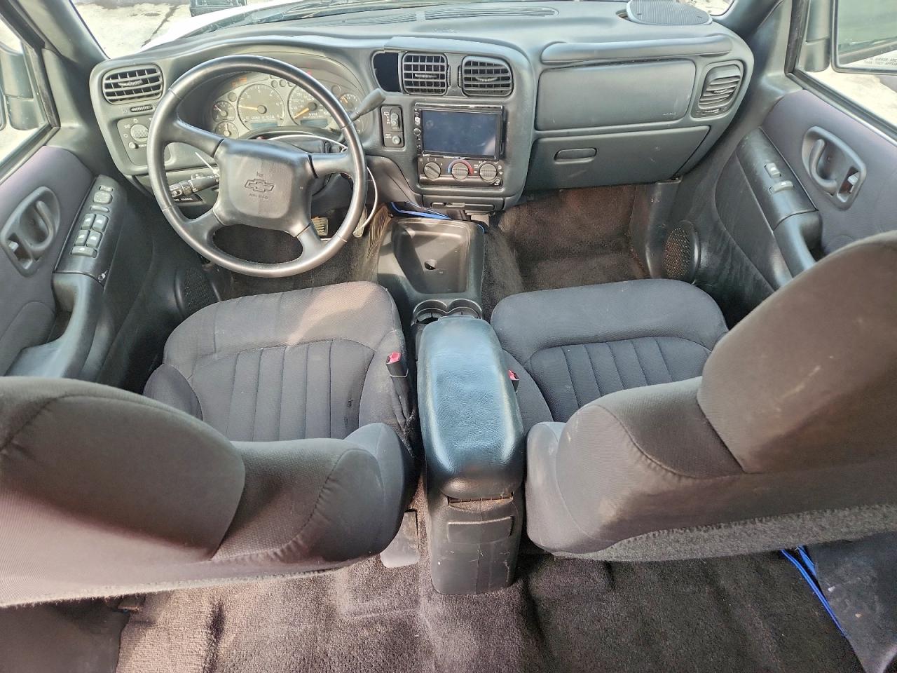 2004 CHEVROLET BLAZER photo 8