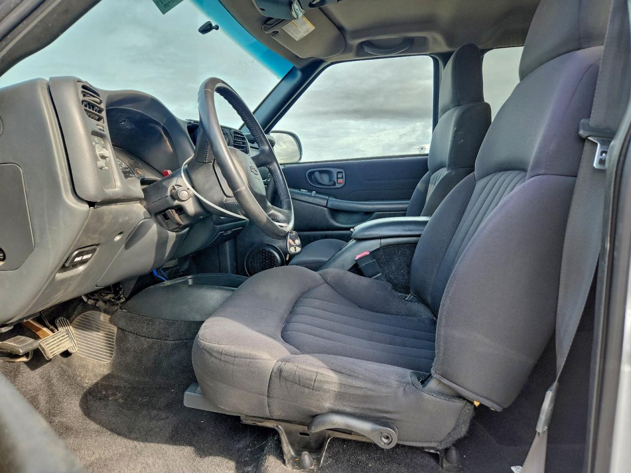 2004 CHEVROLET BLAZER photo 7