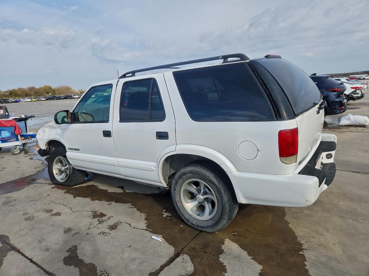 2004 CHEVROLET BLAZER photo 2