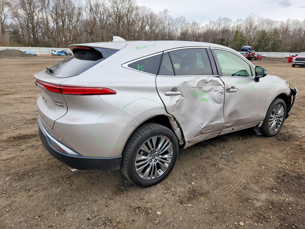 2021 TOYOTA VENZA photo 3