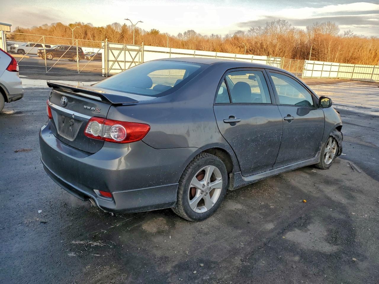 2013 TOYOTA COROLLA BASE photo 3