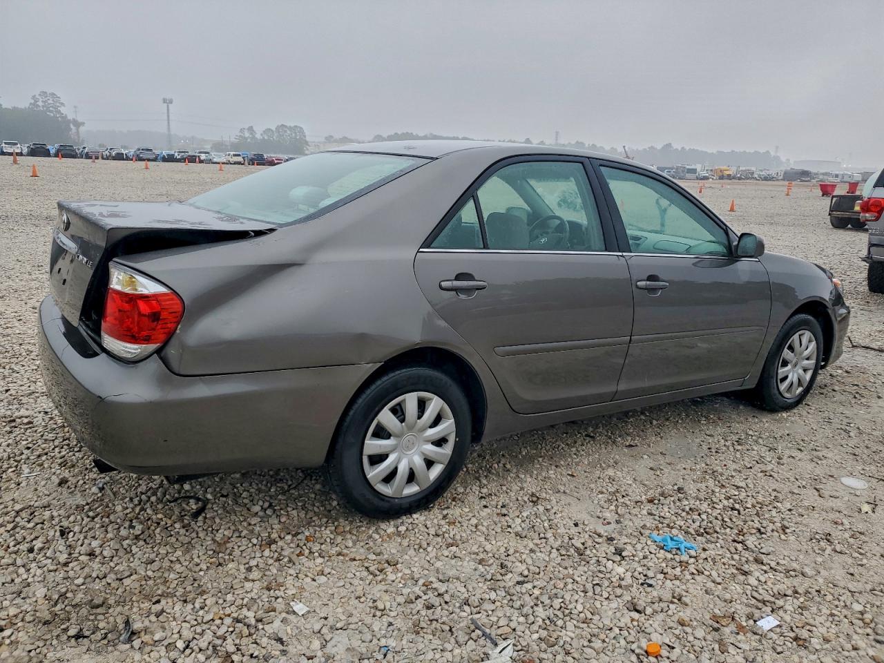 2005 TOYOTA CAMRY LE photo 3