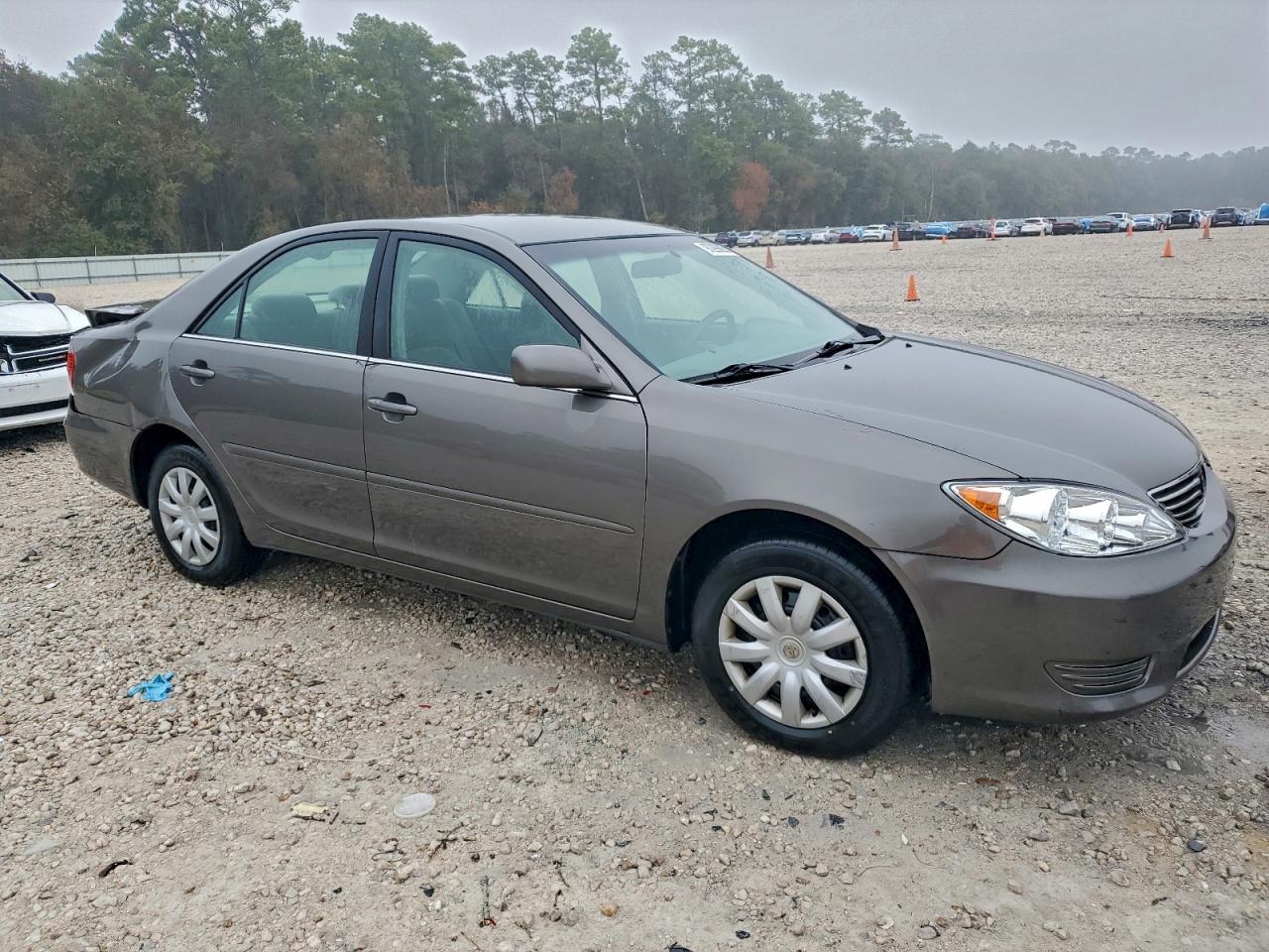 2005 TOYOTA CAMRY LE photo 4