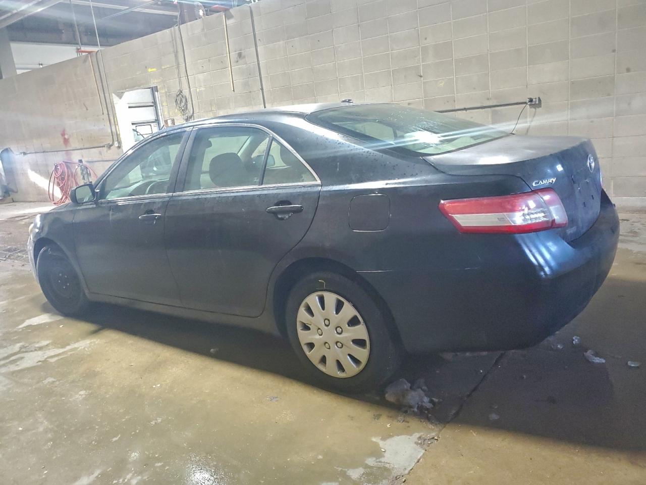 2011 TOYOTA CAMRY BASE photo 3