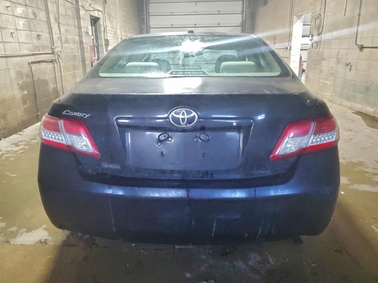 2011 TOYOTA CAMRY BASE photo 11