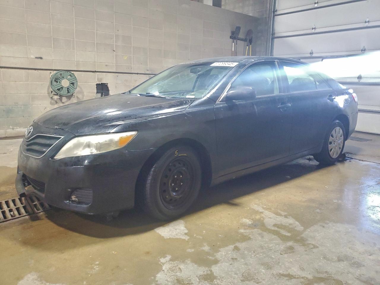 2011 TOYOTA CAMRY