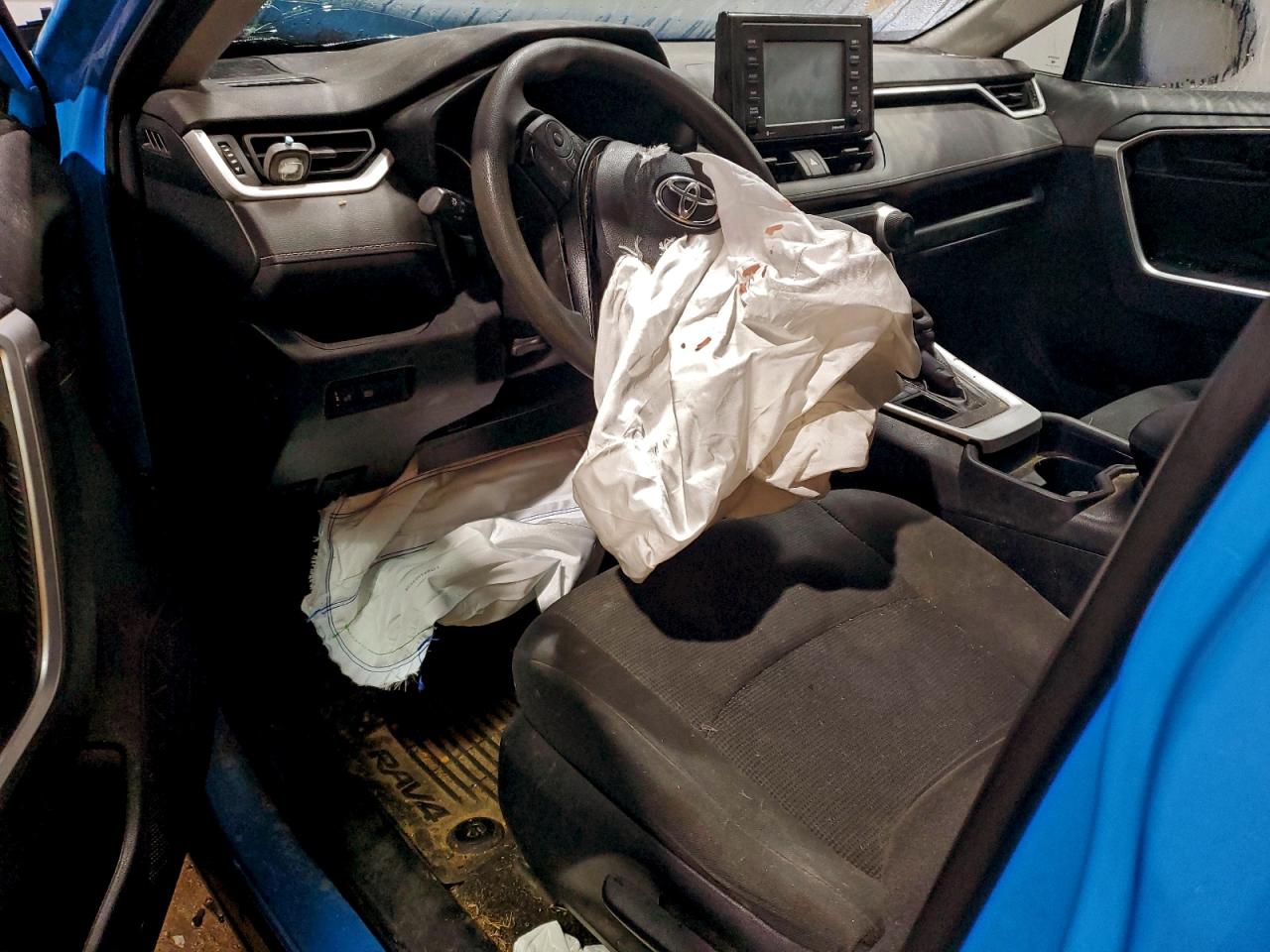 2021 TOYOTA RAV4 LE photo 8