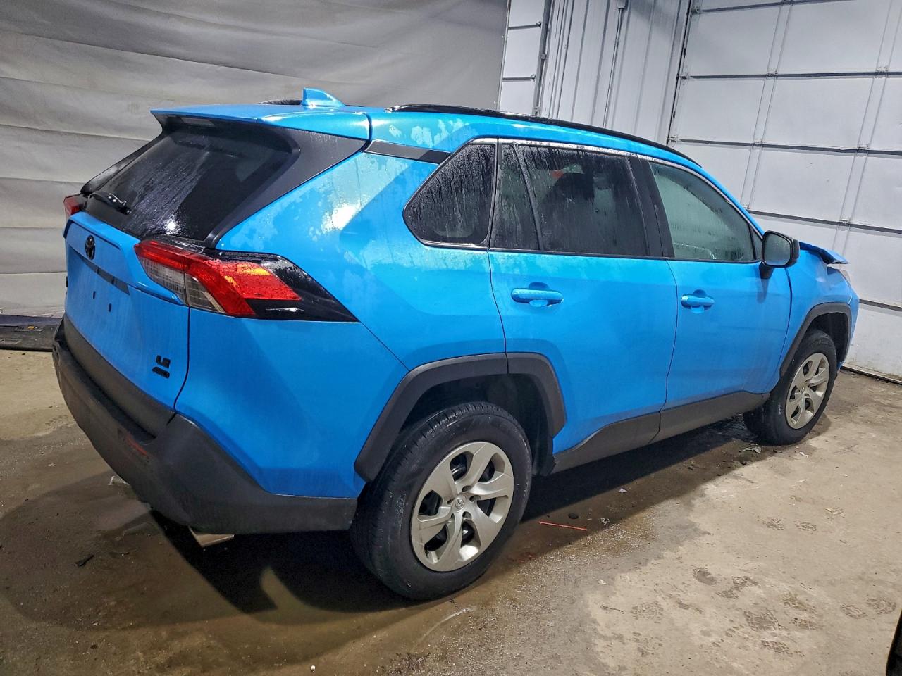 2021 TOYOTA RAV4 LE photo 3