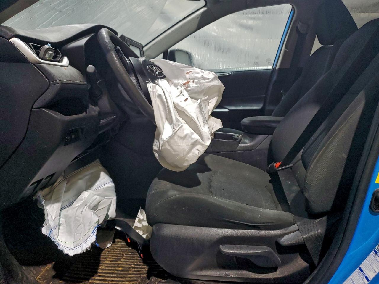 2021 TOYOTA RAV4 LE photo 7