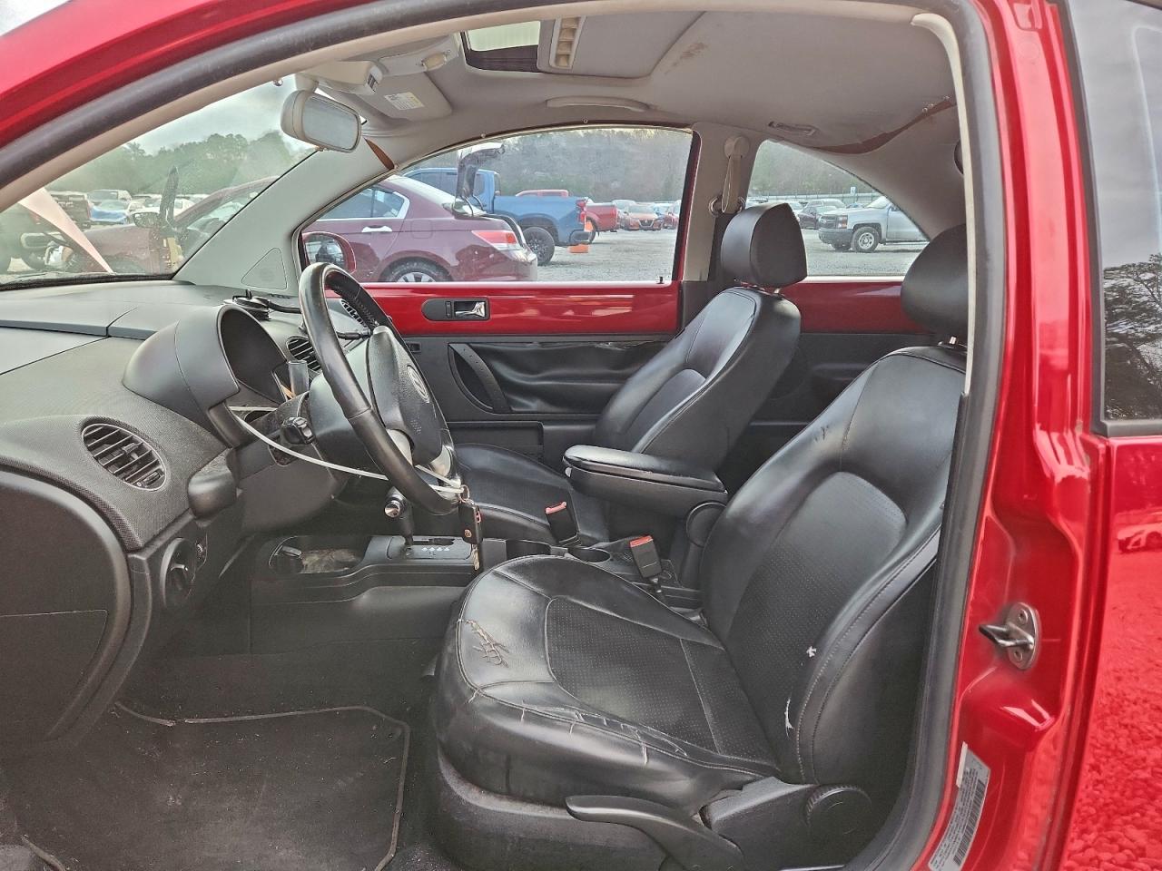 2009 VOLKSWAGEN NEW BEETLE S photo 7