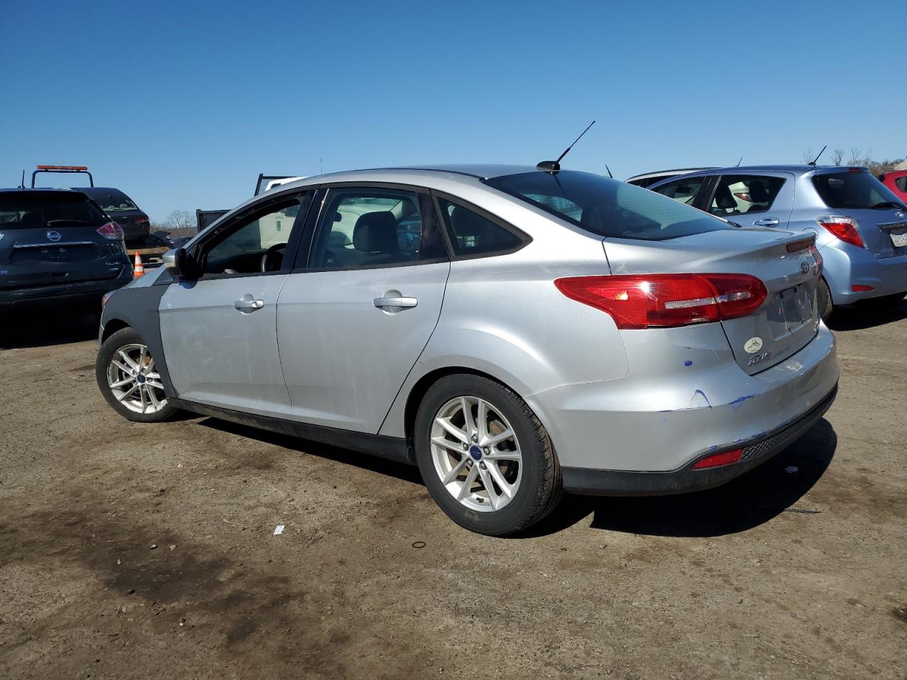 2015 FORD FOCUS SE photo 2