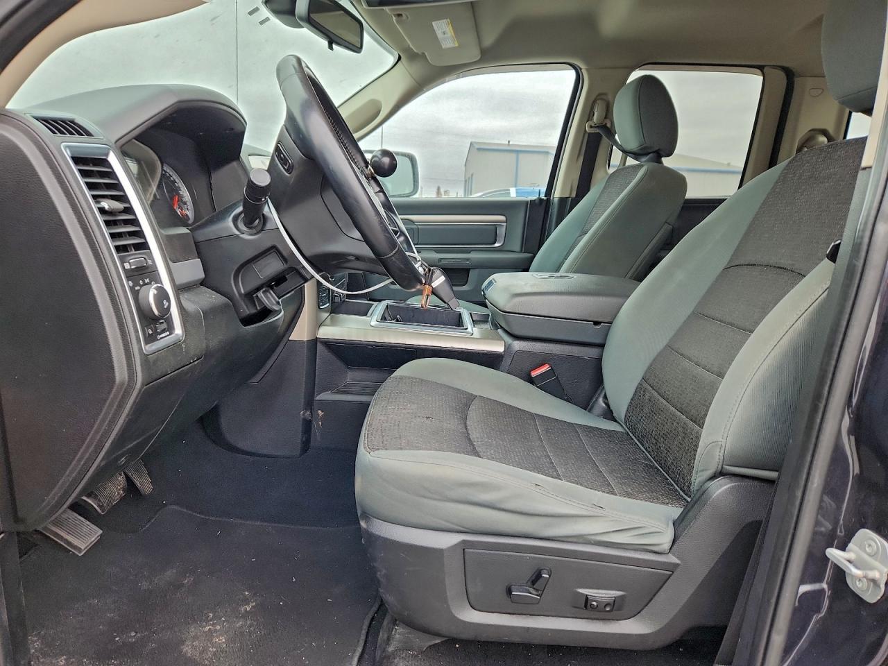2014 RAM 1500 SLT photo 7