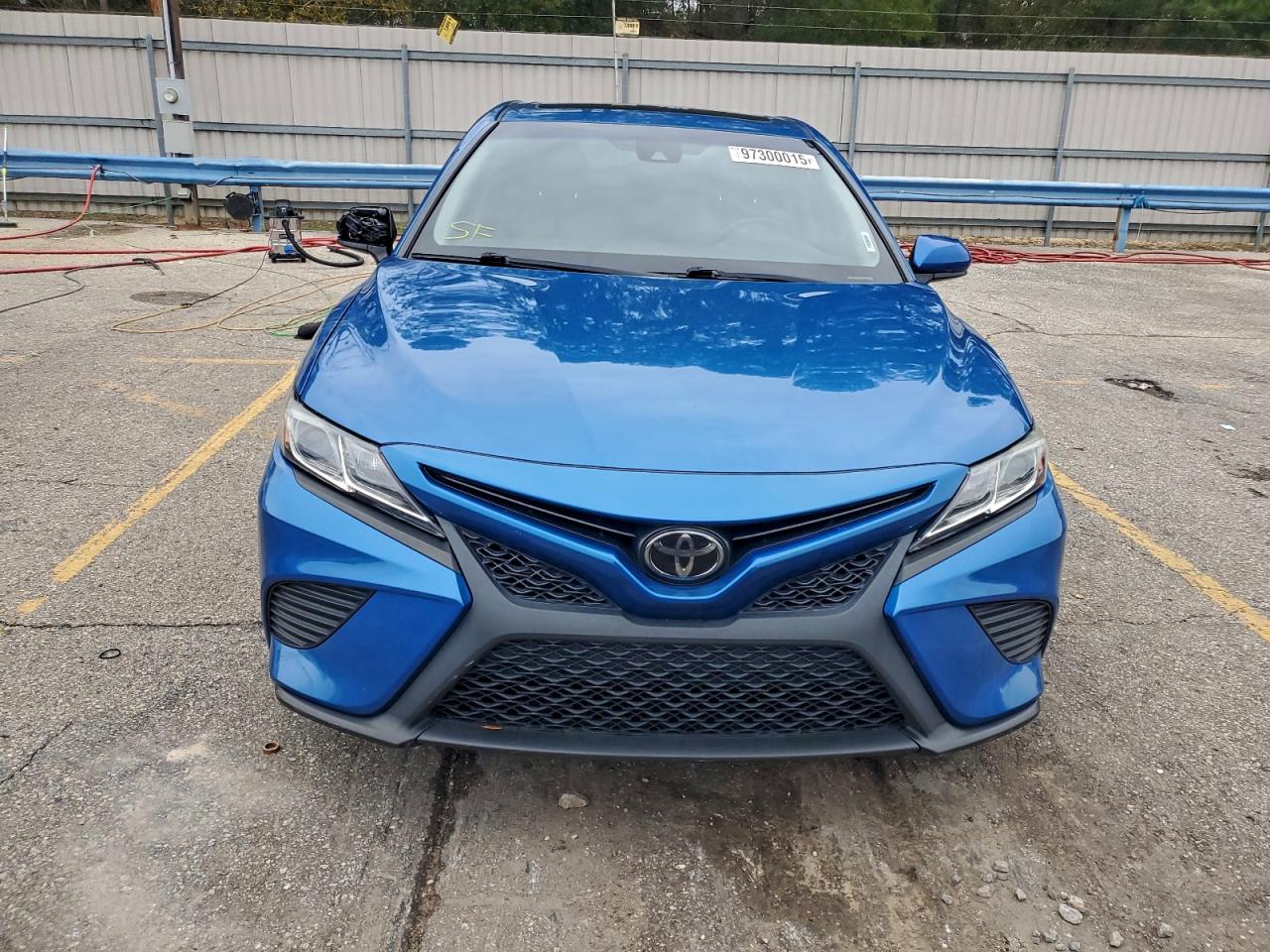 2020 TOYOTA CAMRY SE photo 9