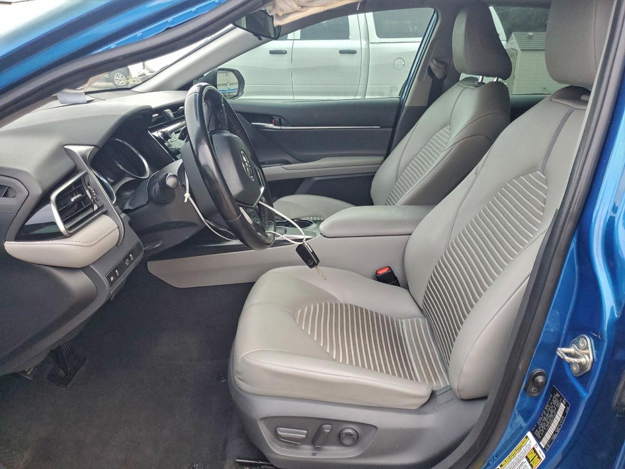 2020 TOYOTA CAMRY SE photo 13