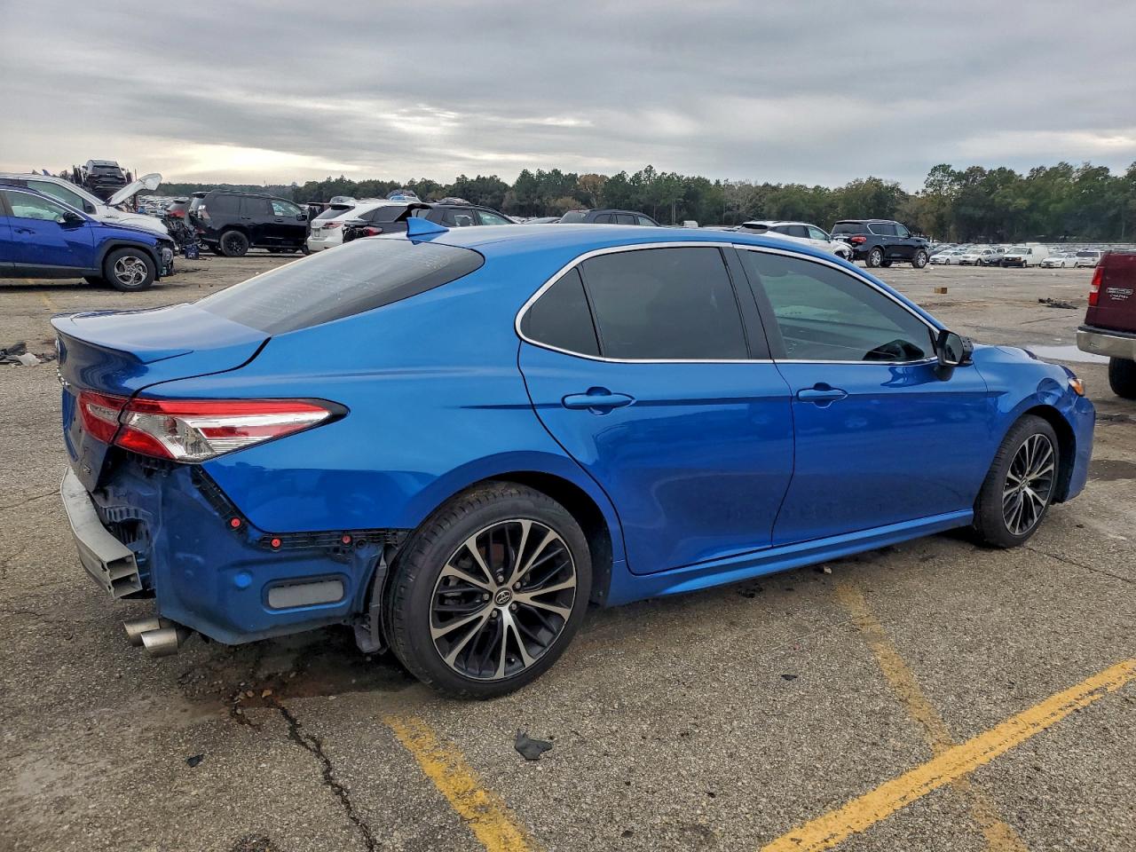 2020 TOYOTA CAMRY SE photo 5