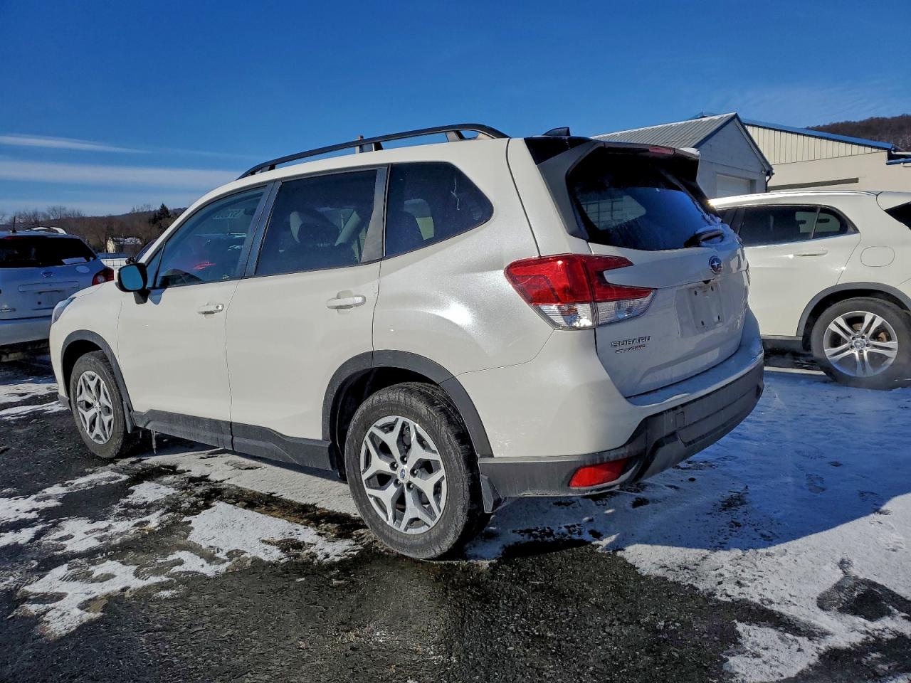 2024 SUBARU FORESTER PREMIUM photo 2