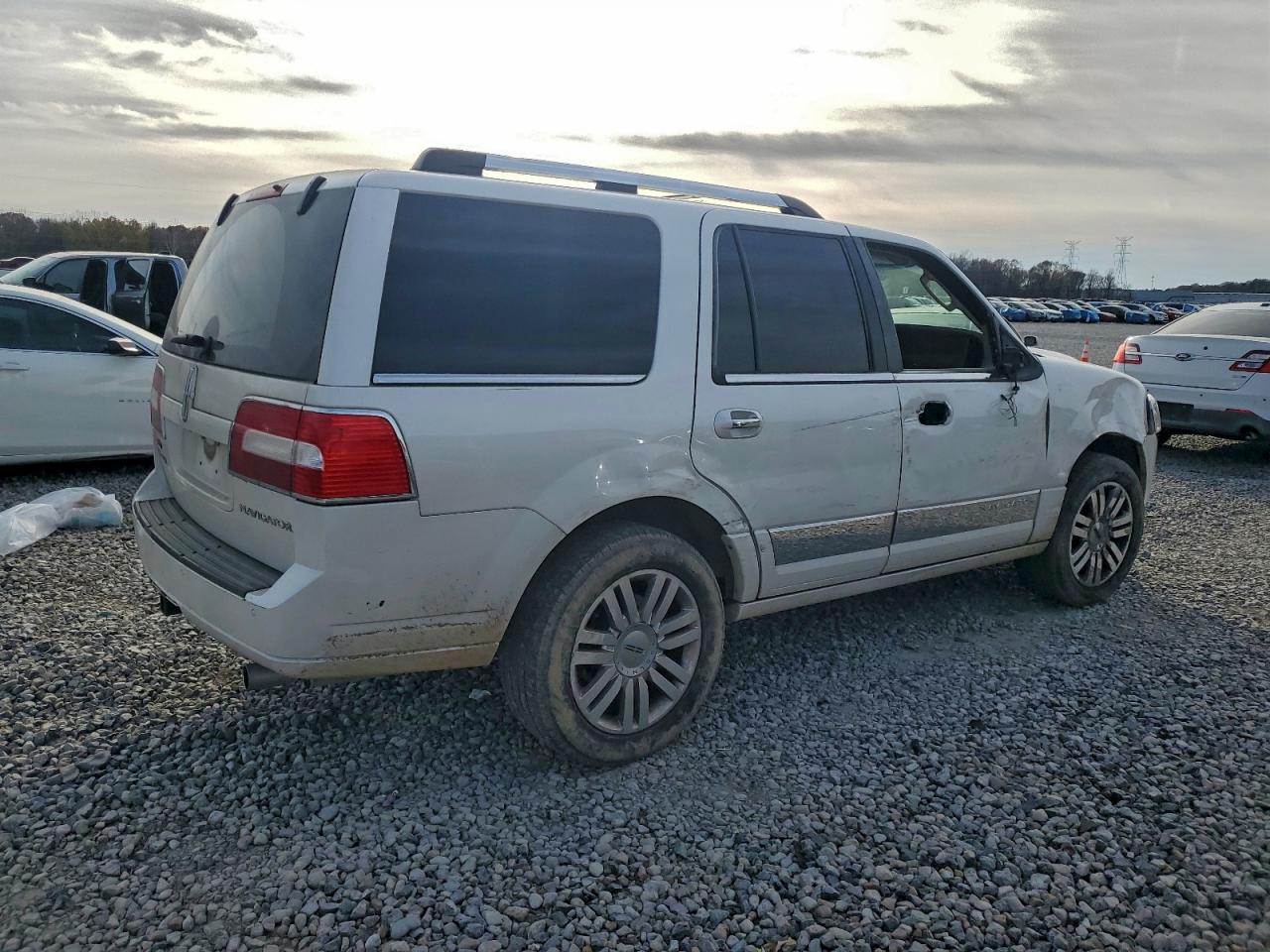 2012 LINCOLN NAVIGATOR photo 3