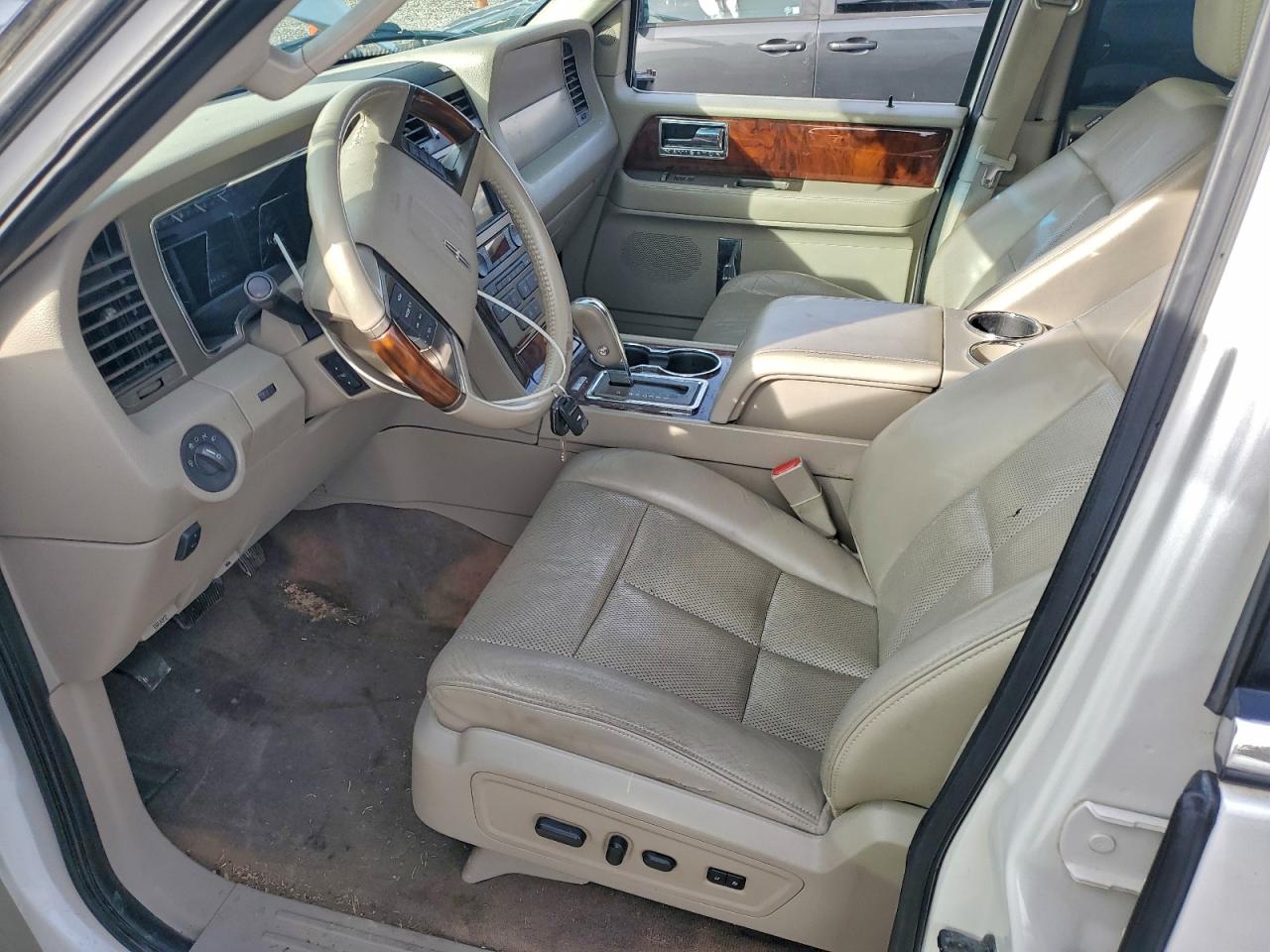 2012 LINCOLN NAVIGATOR photo 7