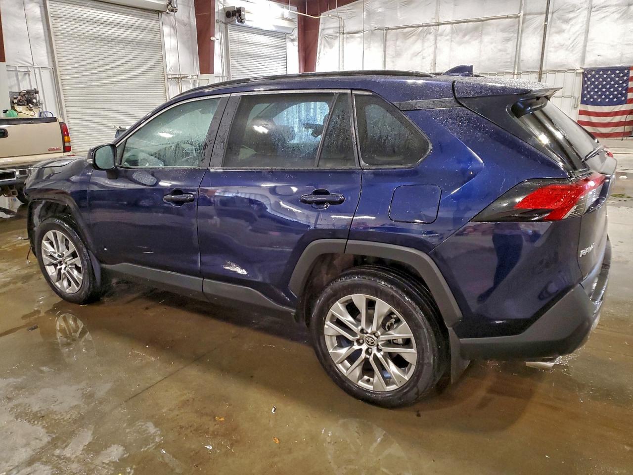 2025 TOYOTA RAV4 XLE PREMIUM photo 2