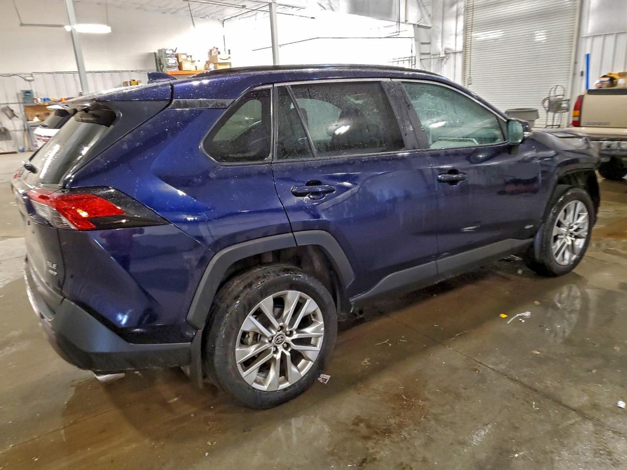 2025 TOYOTA RAV4 XLE PREMIUM photo 3